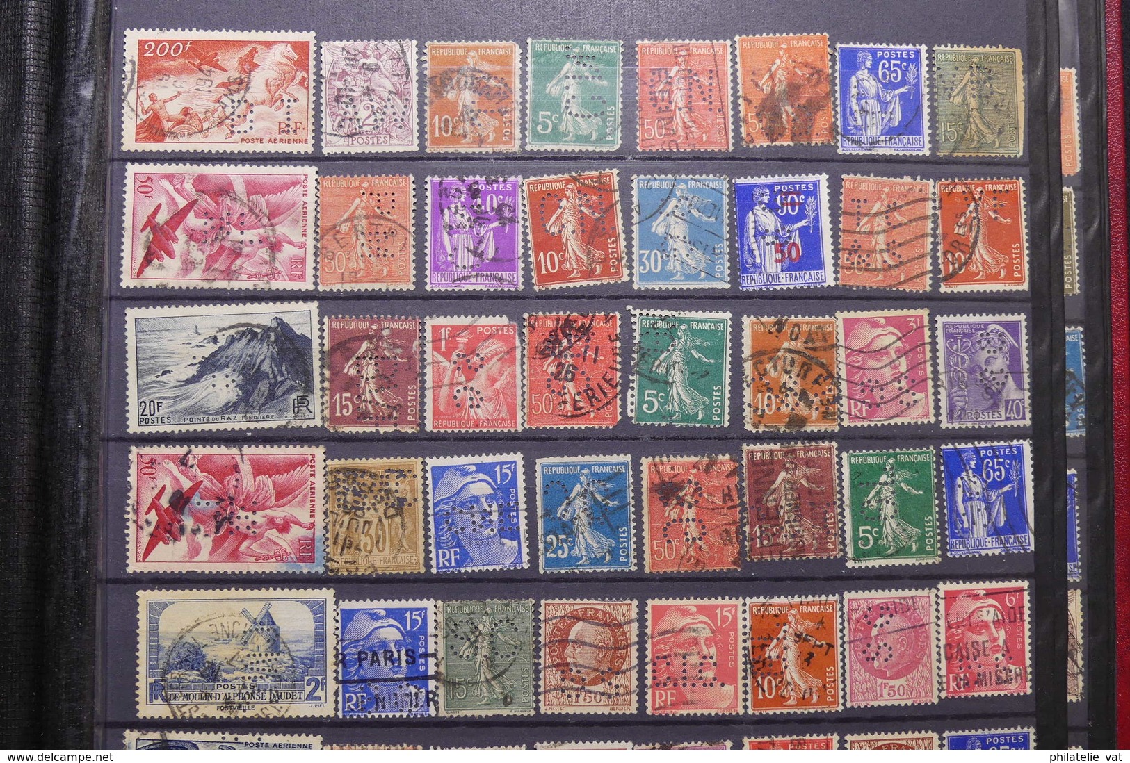 FRANCE - Album de timbres perforés - Plus de 600 pièces - A étudier - Nature - P 22663