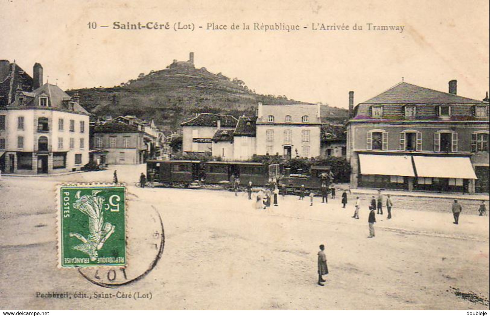 D46  SAINT CÉRÉ  Place De La République L'Arrivée Du Tramway - Saint-Céré