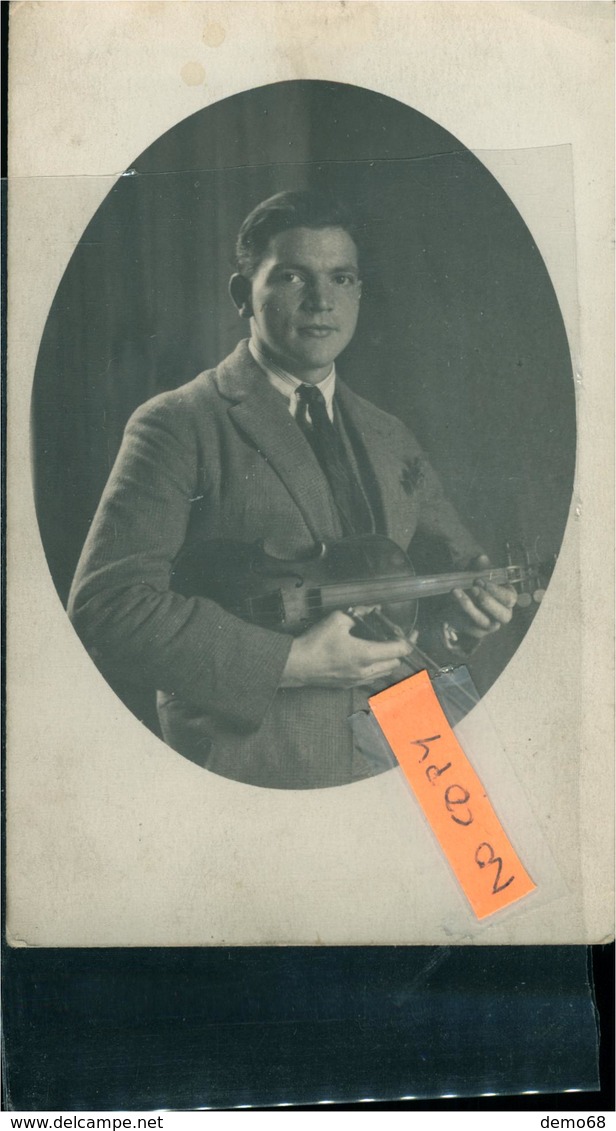 Portrait Jeune Homme Et Son Violon - Hombres