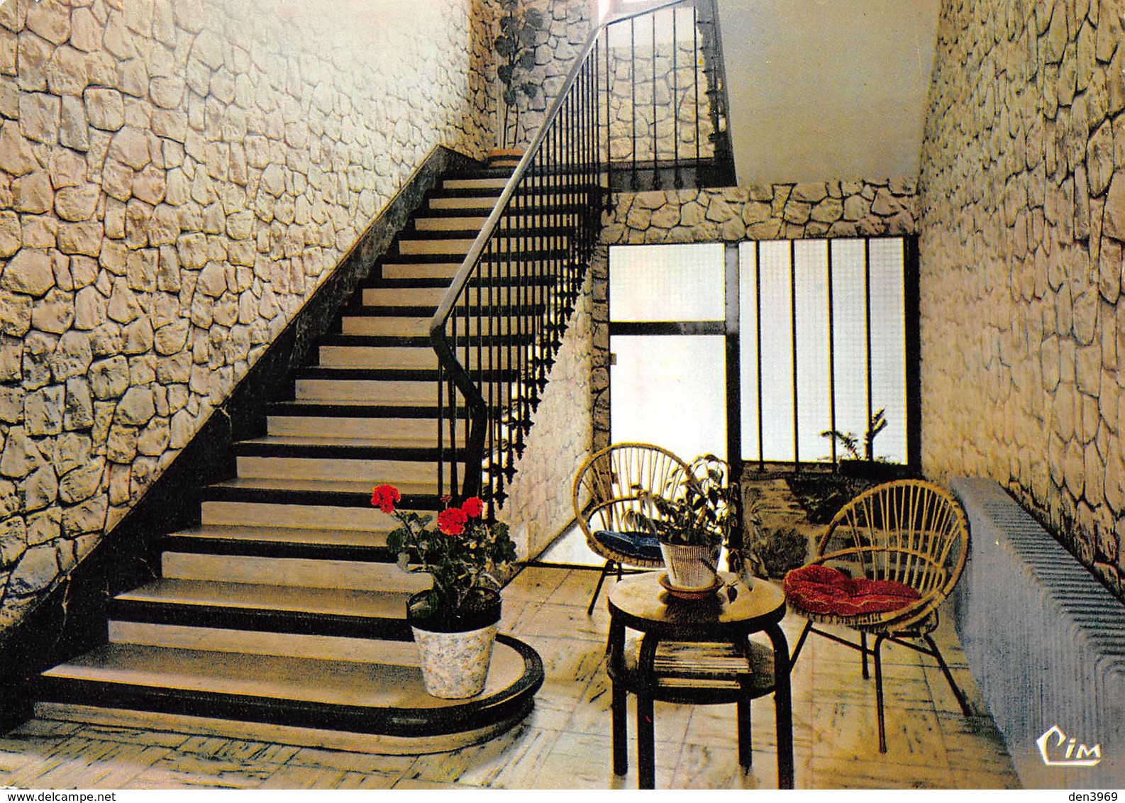 MENS - Maison De Repos "l'Obiou" Pour Hommes Et Jeunes Gens - Le Hall - Escalier - Mens