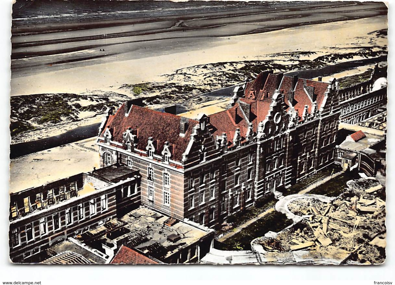 Zuydcoote. Sanatorium. En Avion Au Dessus De... Edit Lapie - Altri & Non Classificati