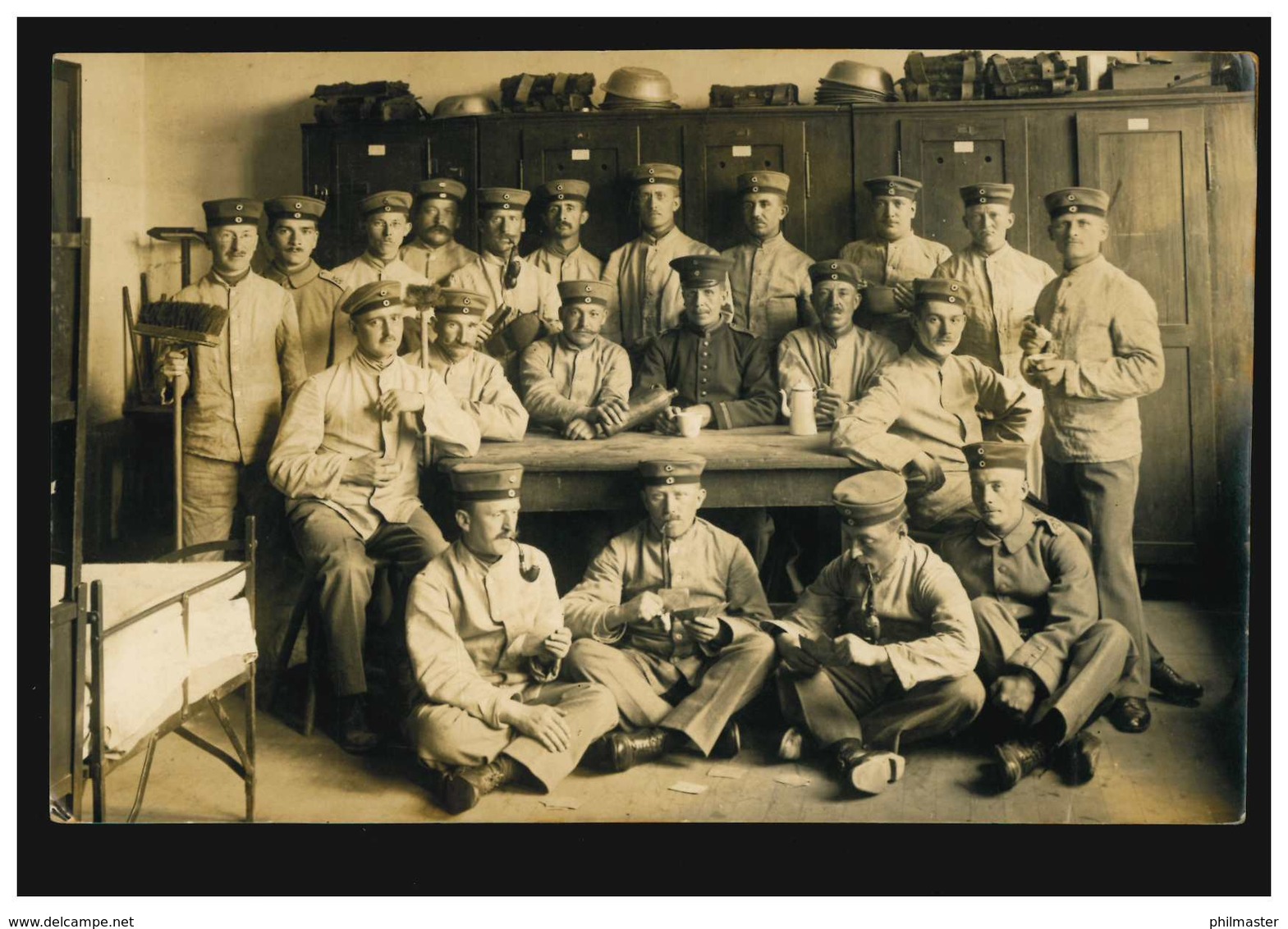AK Gruppen-Foto Auf Der Stube, Feldpost CÖLN-RIEHL 28.5.1915 Nach Kaldenkirchen - Autres & Non Classés