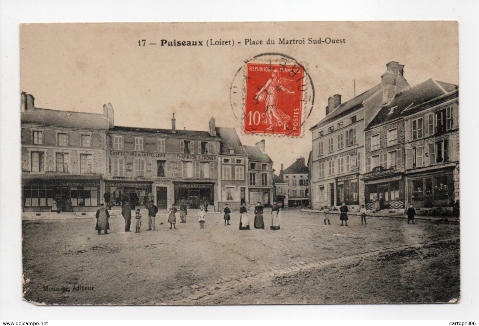 - CPA PUISEAUX (45) - Place Du Martroi Sud-Ouest (belle Animation) - Edition Meunier N° 17 - - Puiseaux