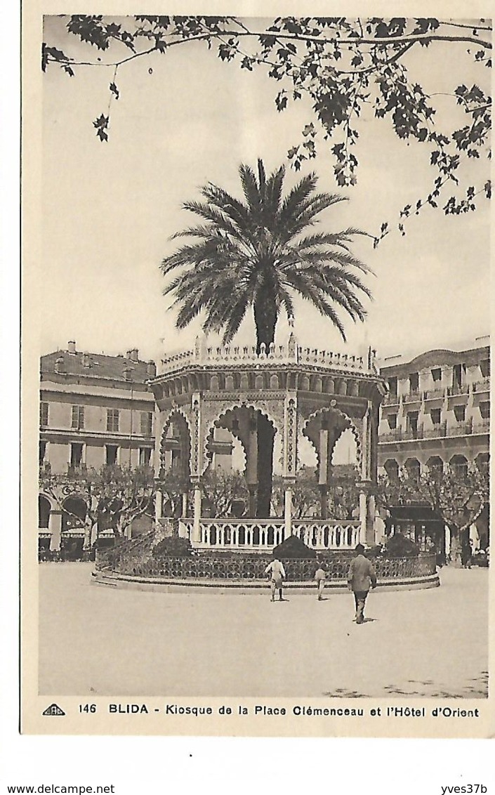 BLIDA Kiosque De La Place Clémenceau Et L'Hôtel D'Orient - Blida