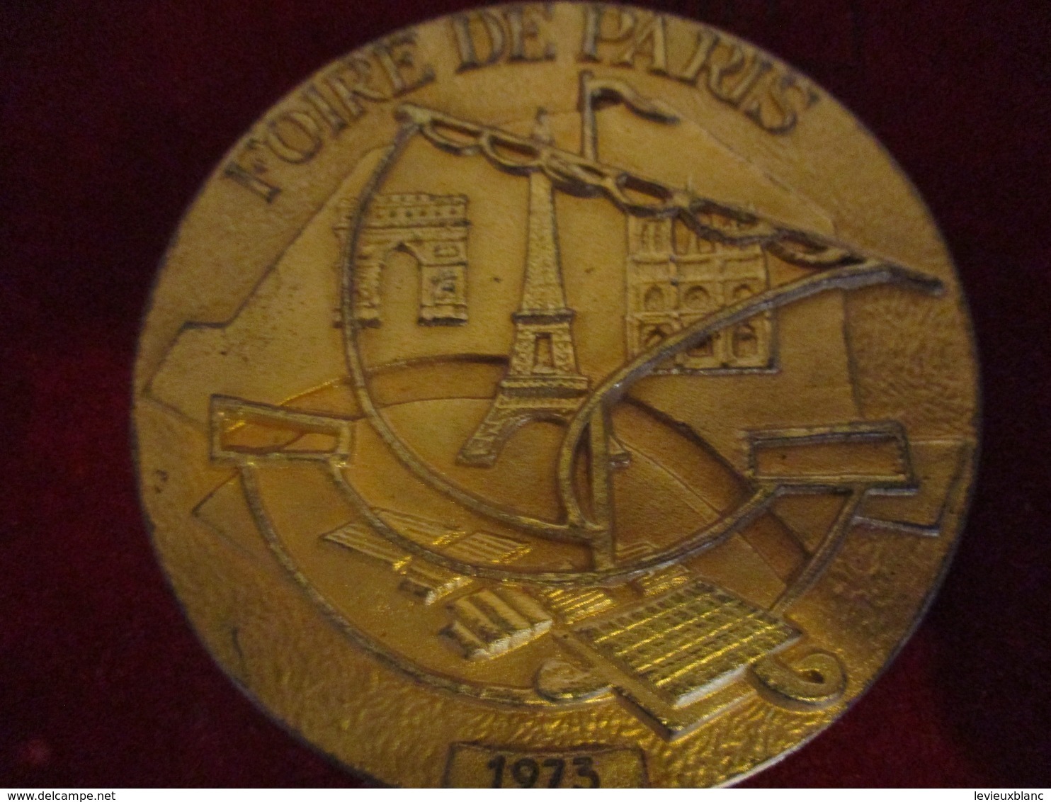 Médaille De Table/écrin/Foire De PARIS/Bronze Doré/ Maurice ROSEN /1975   MED305 - Profesionales / De Sociedad