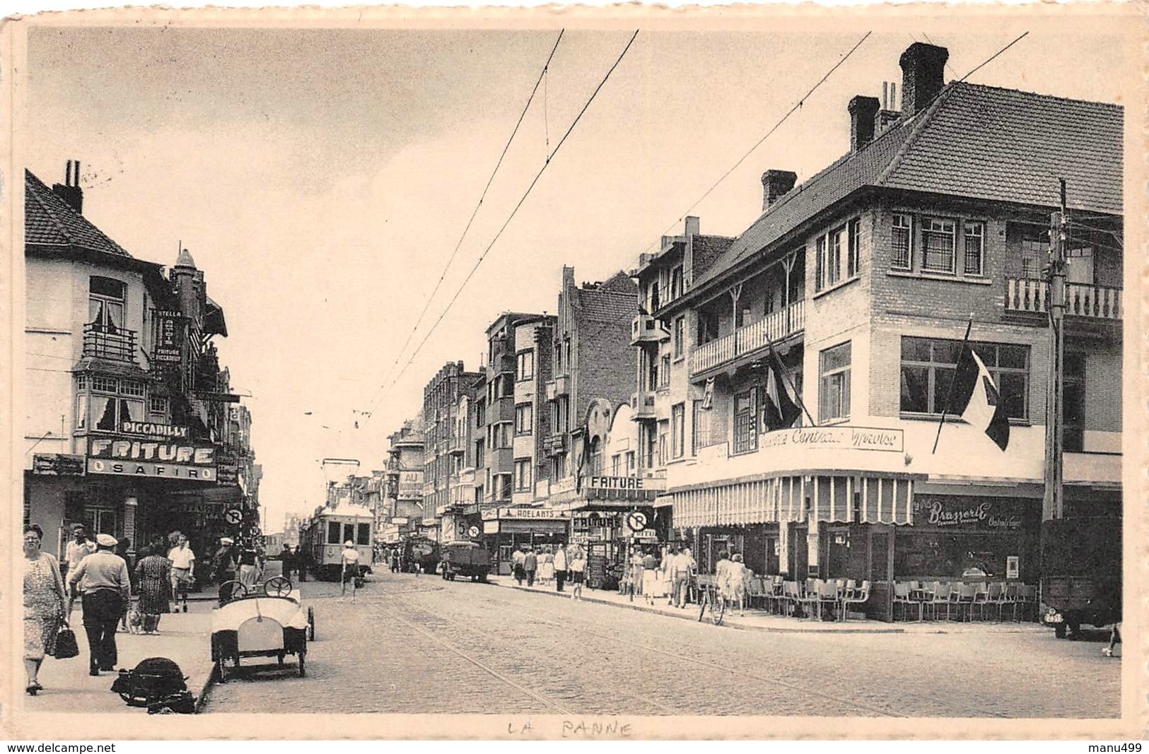 La Panne - Boulevard De Nieuport Avec Tram, Vieille Voiture, Friture, Commerces - De Panne