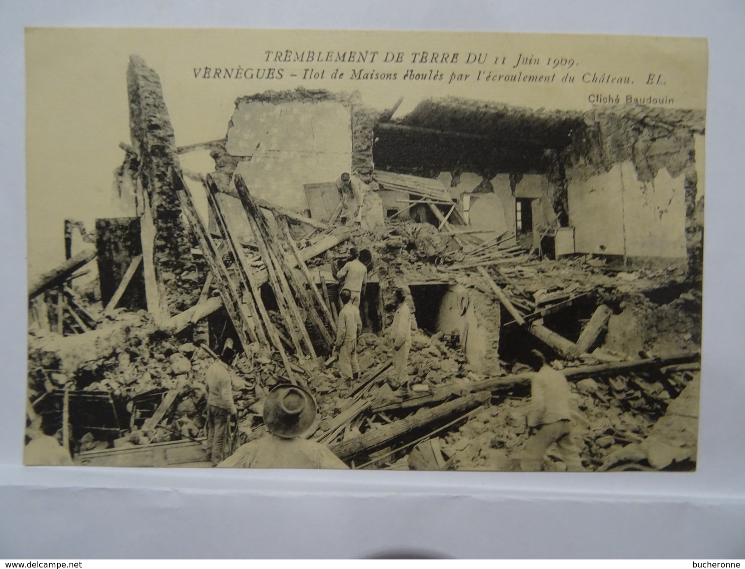 CPA 13 Tremblement De Terre Du 11 Juin 1909  VERNEGUES Ilot De Maisons éboulés Par L'écroulement Du Chateau BE Un Peu Dé - Autres & Non Classés