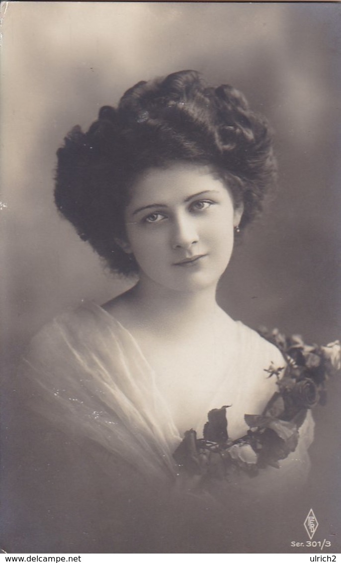 AK Frau In Tüllkleid Mit Blumen - Porträt - 1920  (47110) - Femmes