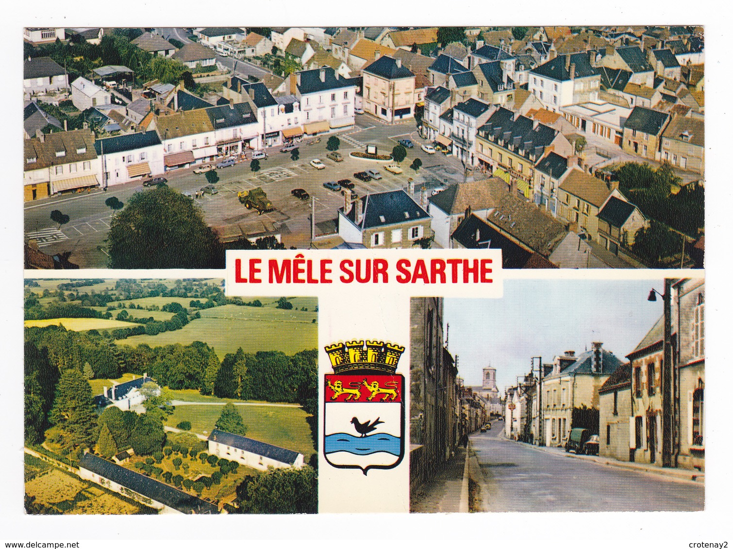 61 Le Mêle Sur Sarthe Vue Générale Aérienne Le Mesnil La Rue Moissonneuse Batteuse Sur La Place Citroën DS 2CV Ami 6 - Le Mêle-sur-Sarthe