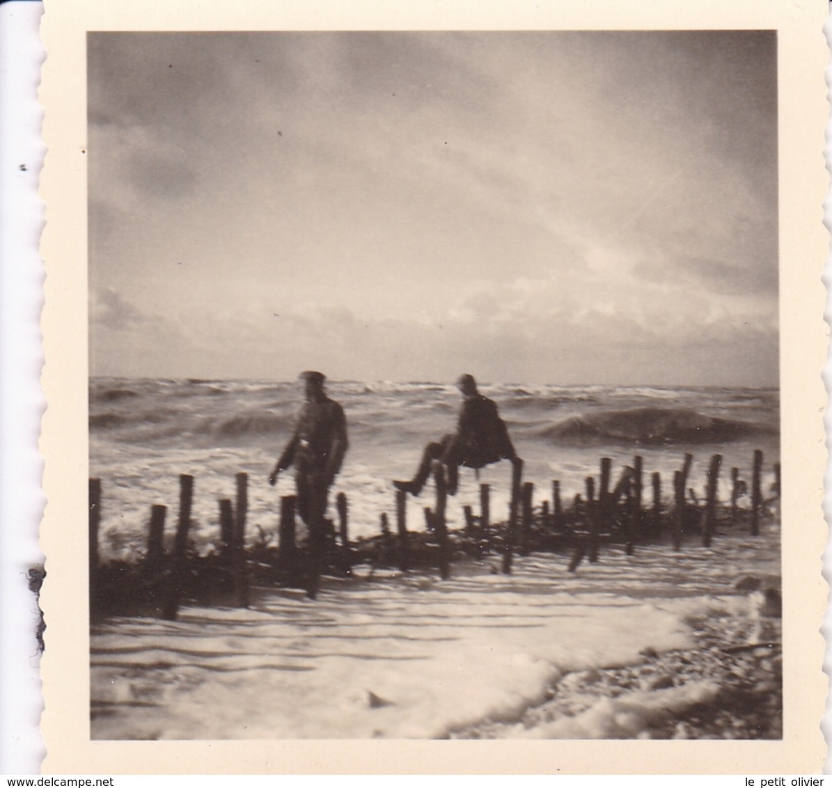 PHOTO ORIGINALE 39 / 45 WW2 WEHRMACHT FRANCE COUTAINVILLE SOLDATS ALLEMANDS SUR LA PLAGE - Guerre, Militaire