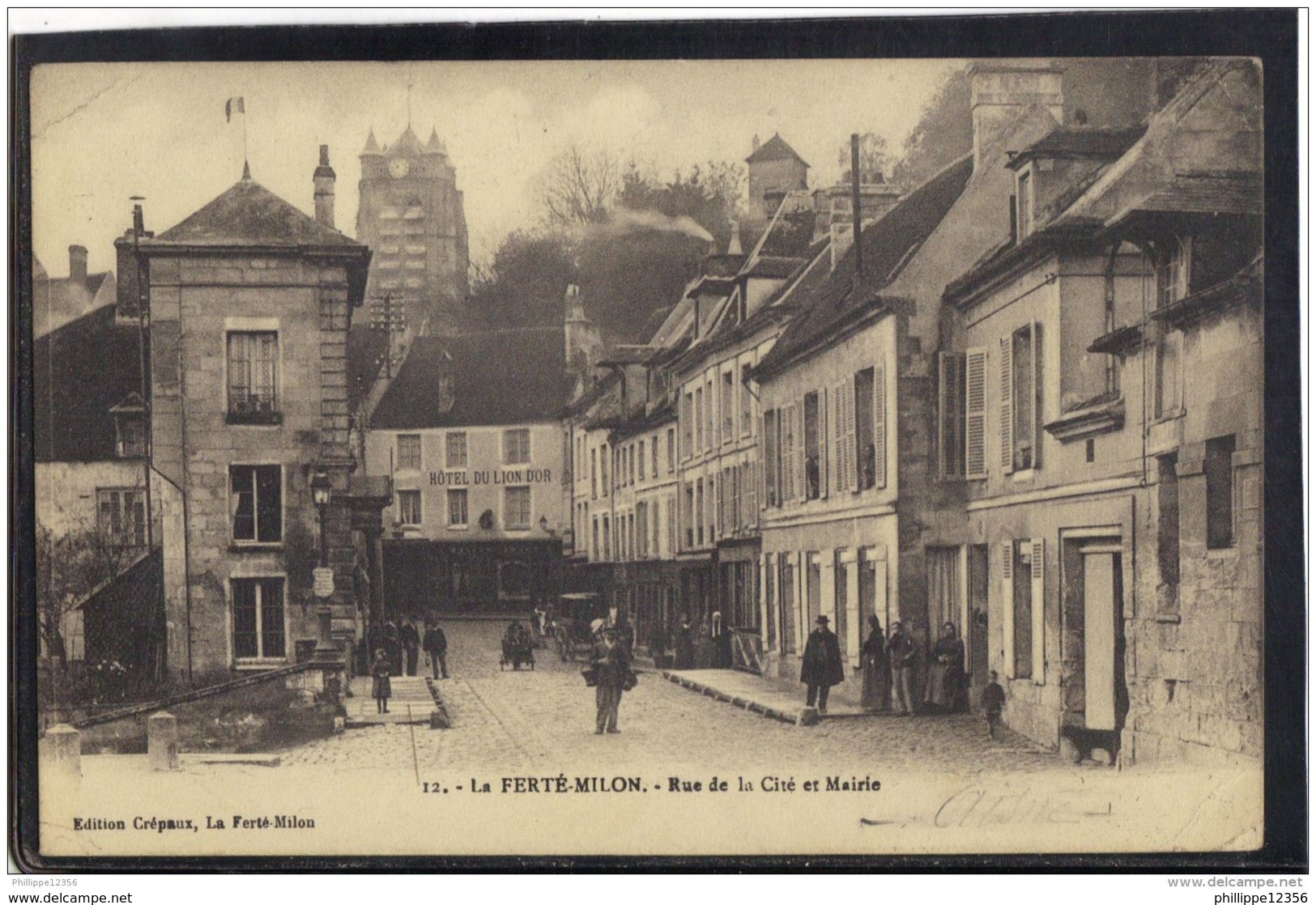 02419 .  LA FERTE MILON . RUE DE LA CITE ET MAIRIE . ANNEE  1915 . ANIMATION . HOTEL DU LION D OR - Autres & Non Classés