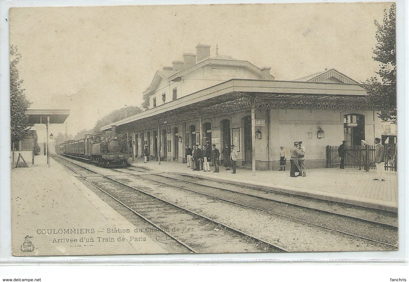 Coulommiers-Station De Chemin De Fer-Arrivée D'un Train De Paris - Coulommiers