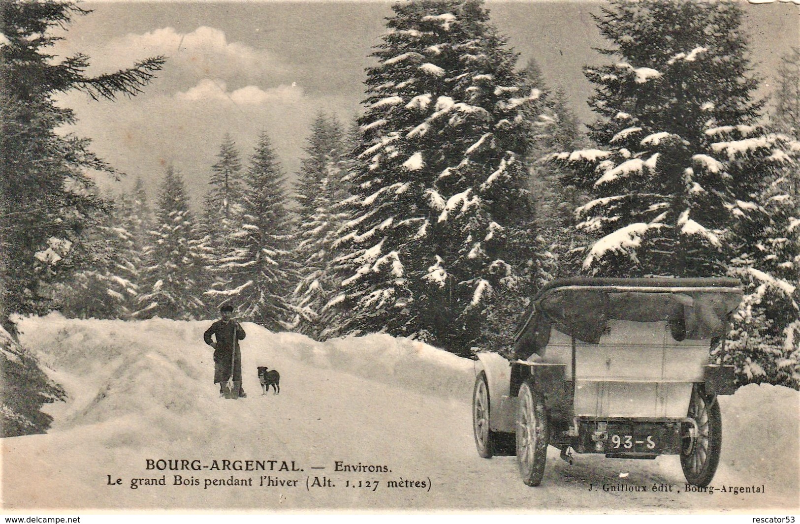 Rare Cpa Bourg-Argental Le Grand Bois Pendant L'hiver Belle Animation Homme Et Son Chien Et Vieux Tacot - Bourg Argental