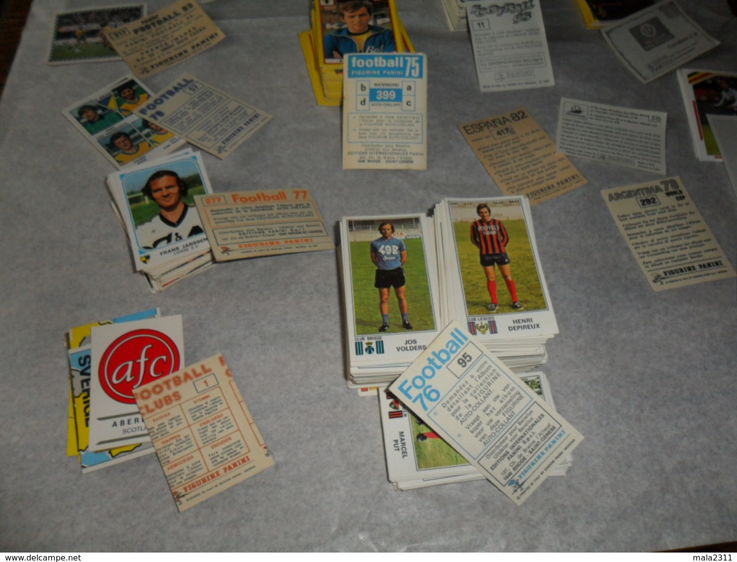 GROS LOT DE  878  ANCIENNES  VIGNETTES PANINI / ANNEES 75 - 76  - 78  ...... VOIR DESCRIPT.