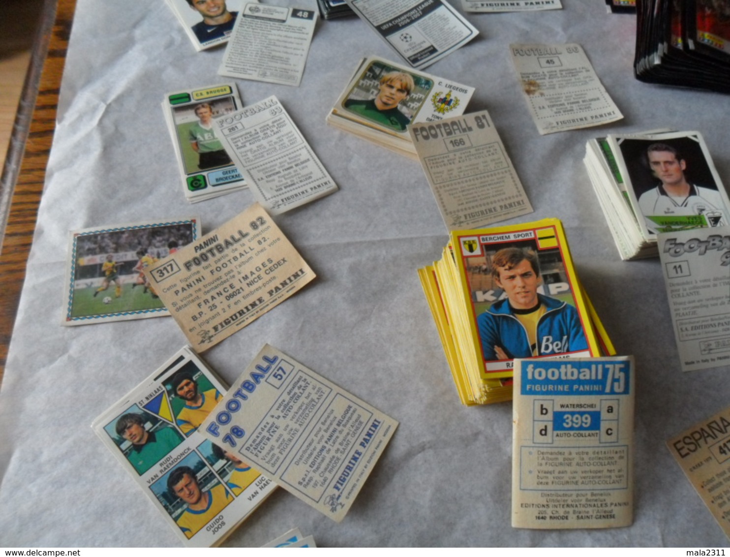 GROS LOT DE  878  ANCIENNES  VIGNETTES PANINI / ANNEES 75 - 76  - 78  ...... VOIR DESCRIPT.