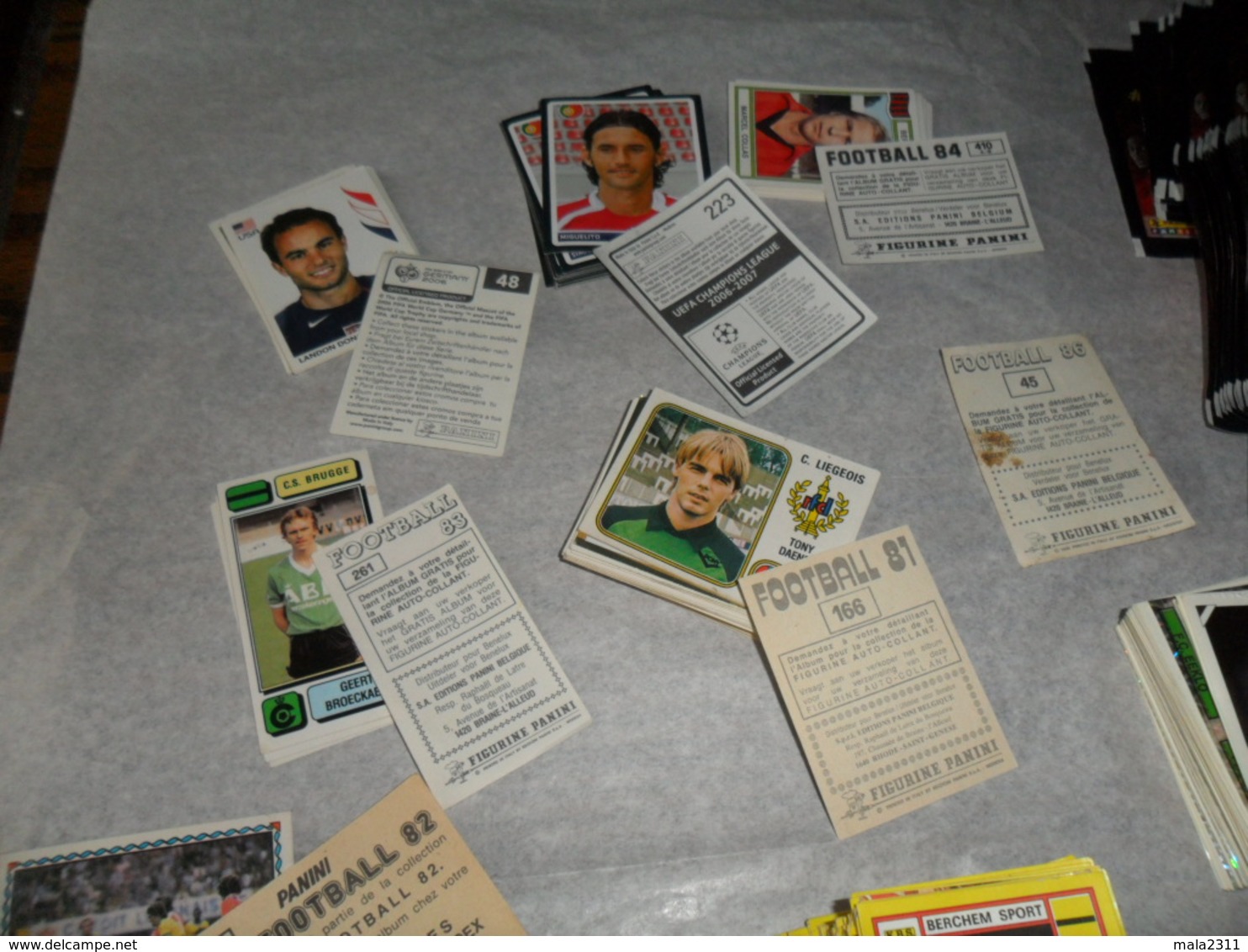 GROS LOT DE  878  ANCIENNES  VIGNETTES PANINI / ANNEES 75 - 76  - 78  ...... VOIR DESCRIPT.