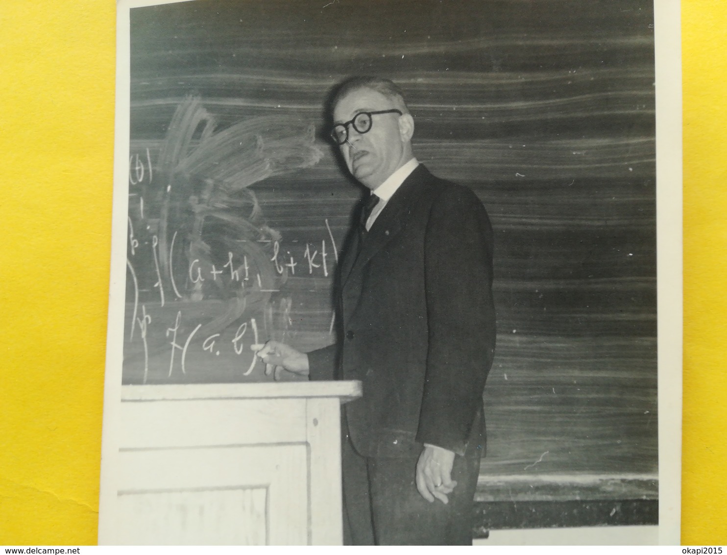 PROFESSEUR  DE BELGIQUE UNIVERSITÉ ? ÉCOLE ? MATH (?)  CARTE - PHOTO  CARTE POSTALE HOMME - A Identifier