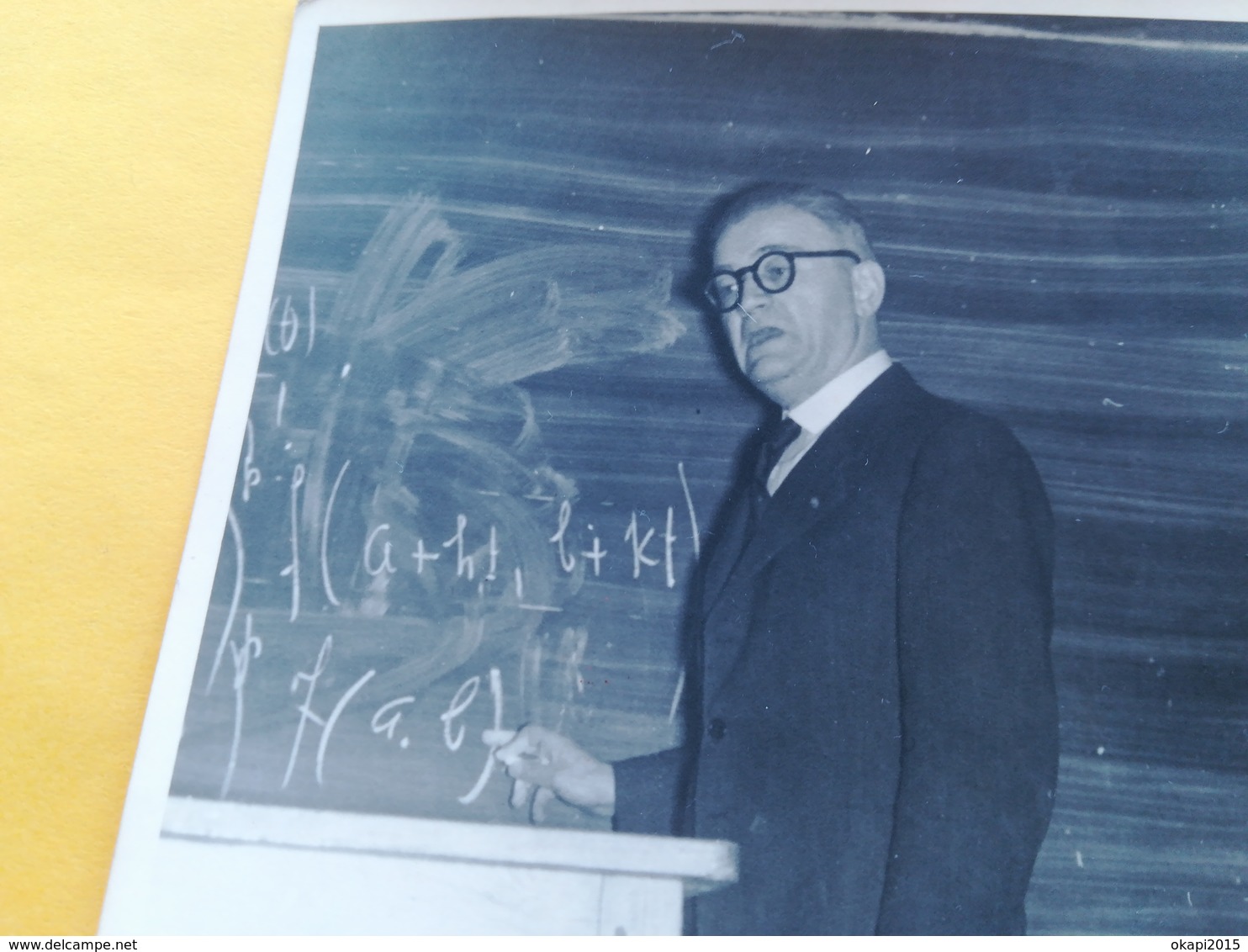 PROFESSEUR  DE BELGIQUE UNIVERSITÉ ? ÉCOLE ? MATH (?)  CARTE - PHOTO  CARTE POSTALE HOMME - A Identifier