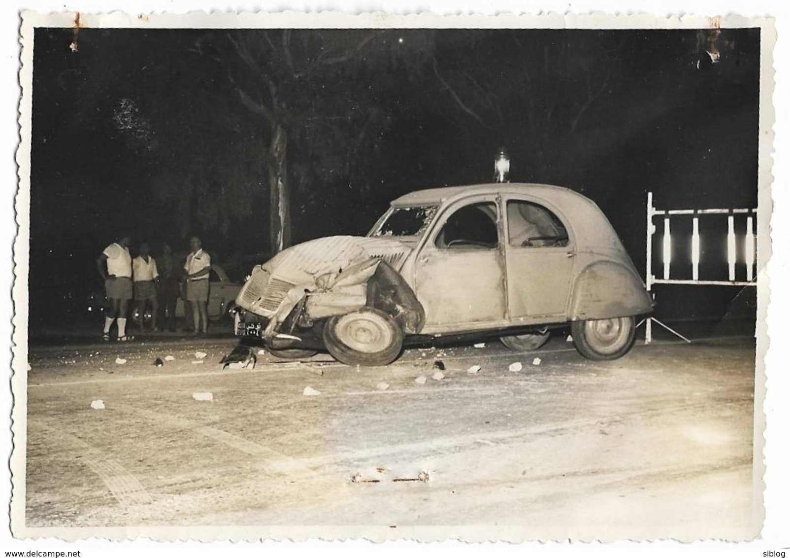 PHOTO - 2 CV , Bonne Pour La Casse - Ft 12 X 9 Cm - Automobile