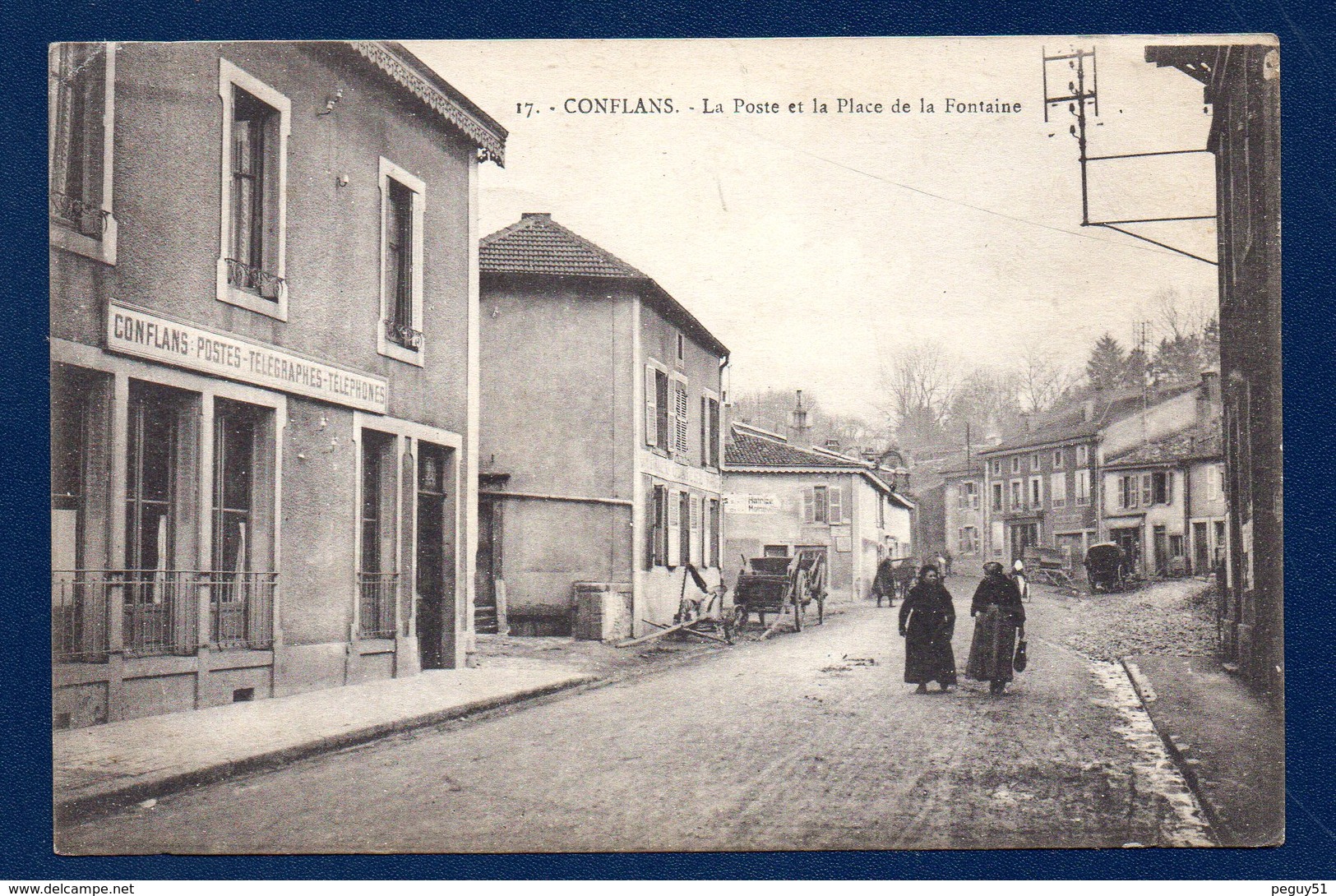 54. Conflans En Jarnisy. La Poste Et La Place De La Fontaine. Panneau Direction Hatrize-Moineville - Autres & Non Classés