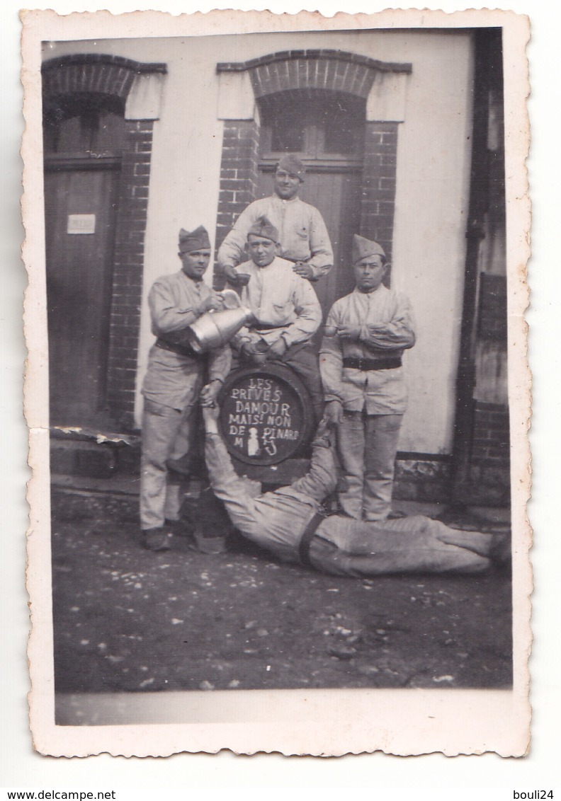 PHOTO  9 X 6  CHALON SUR SAONE MILITAIRES LA DEVISE LES PRIVER D'AMOUR MAIS NON DE BOIRE - Personnes Anonymes