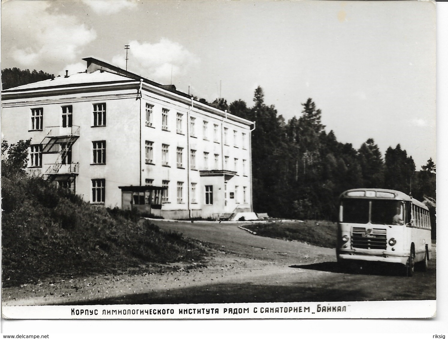 Photo - Hospital Or Sanatorium. Somewhere On The Balkans?. Se Scan.  S-4818 - Non Classificati