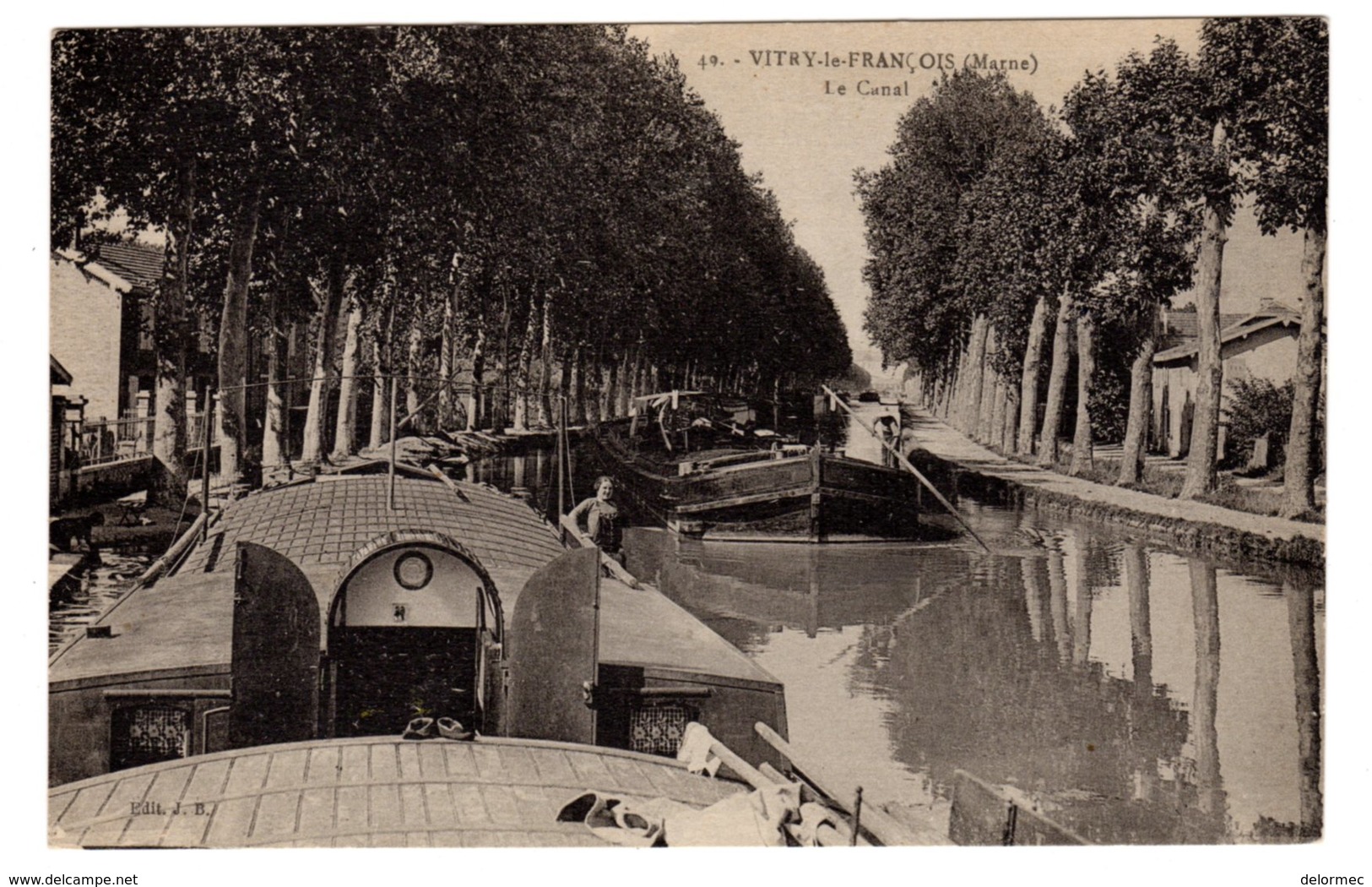 CPA Vitry Le François 51 Marne Le Canal Péniches Se Croisant Petite Animation éditeur JB N°49 - Vitry-le-François