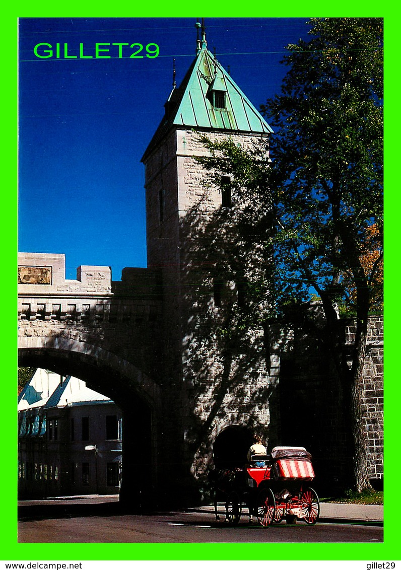 QUÉBEC - LA PORTE SAINT-LOUIS - ANIMÉE D'UNE CALÈCHE- J. C. RICARD INC - DIMENSION 10 X 15 Cm - PHOTO, C.  HUOT - - Québec – Les Portes