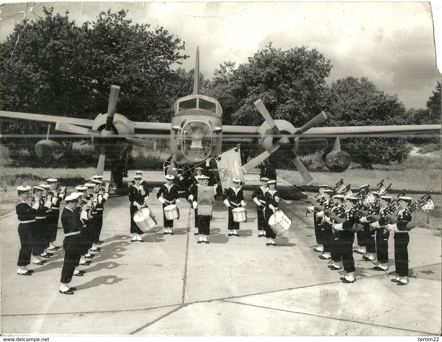 (BRETAGNE    )( MILITAIRES )( BAGAD ) ( MUSIQUE CELTE ) (LANN BIHOUE  )( MARINE NATIONALE    ) (AVIONS  )  18 X 24 - Guerre, Militaire