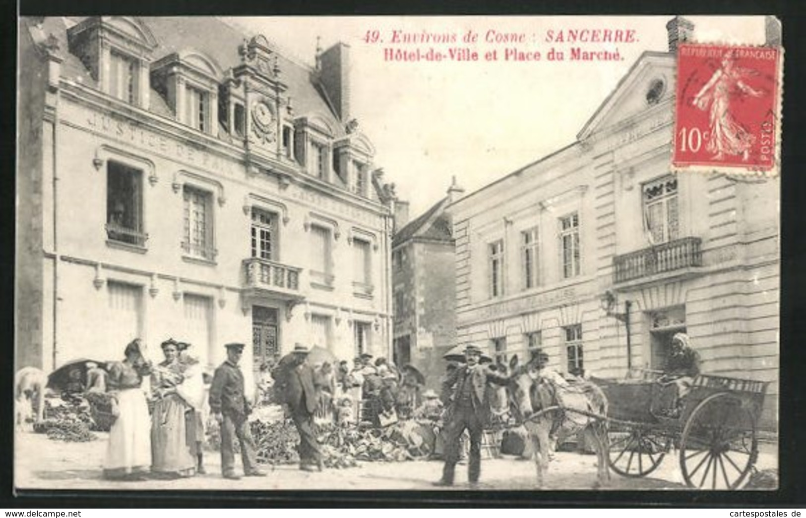 CPA Sancerre, Hotel De Ville Et Place Du Marche, Des Passants Et Attelage à Cheval - Sancerre