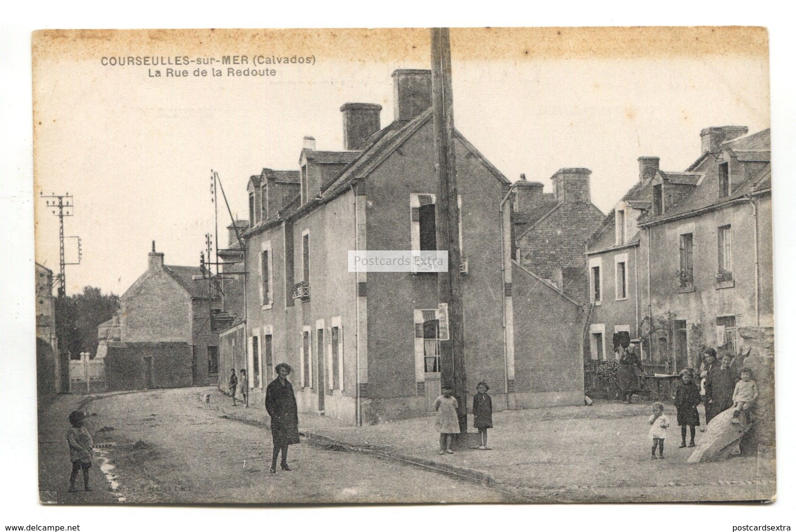 Courseulles-sur-Mer, Calvados - La Rue De La Redoute - Old France Postcard - Courseulles-sur-Mer