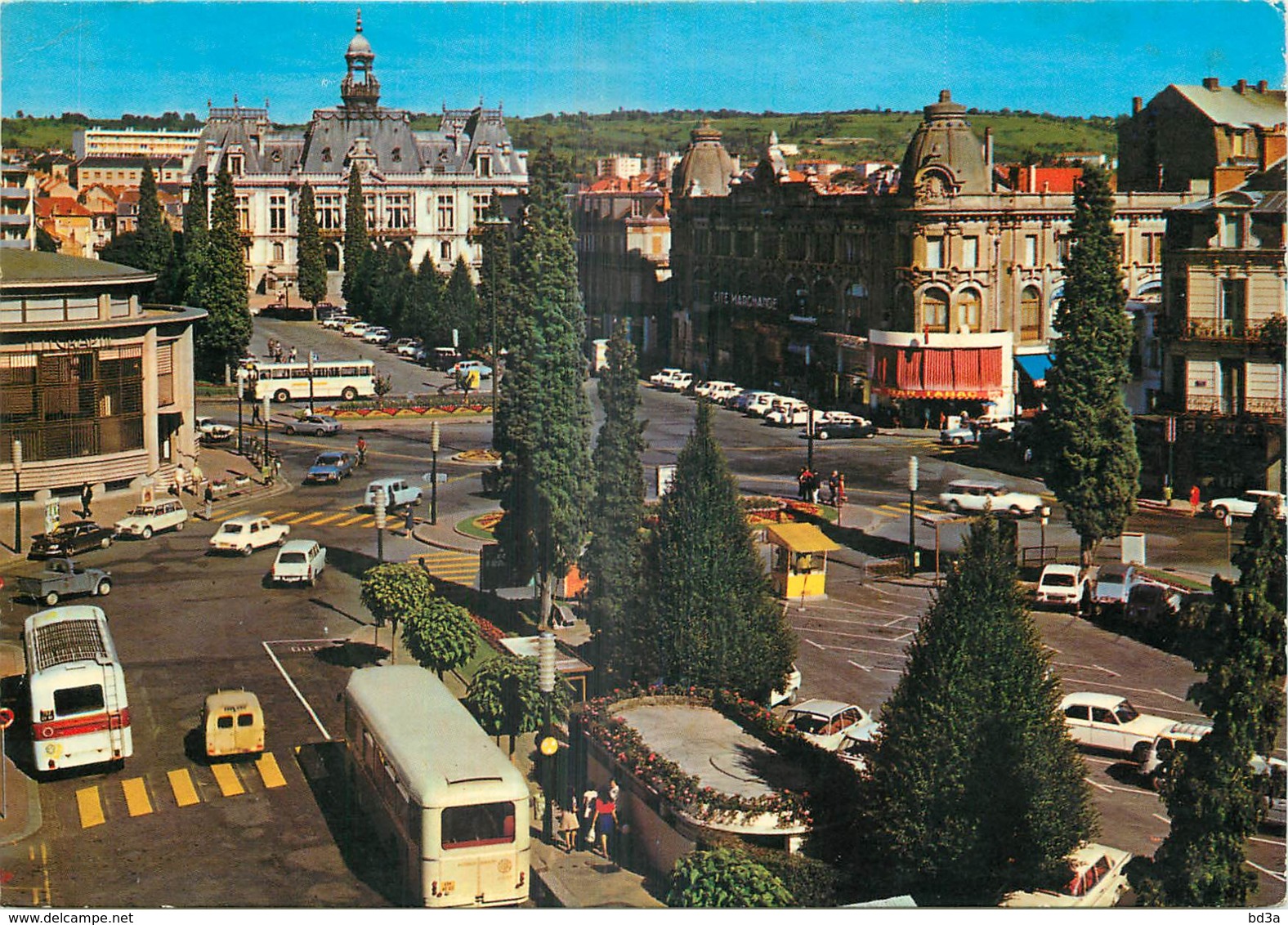 03 - VICHY - PLACE DE L'HOTEL DE VILLE - Vichy