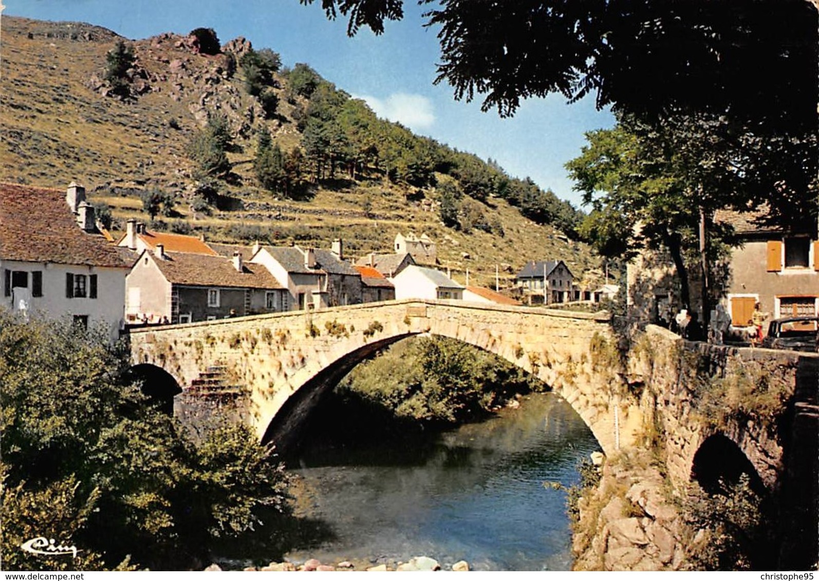 48 .n° 21201 . Le Pont De Montvert . Vue D Ensemble . Cpsm .10.5 X 15cm . - Le Pont De Montvert