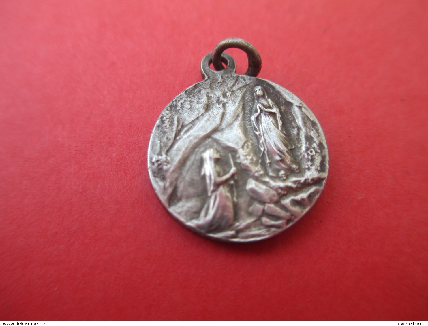Médaille Religieuse Ancienne/Notre Dame De Lourdes/ Bernadette à La Grotte/ Bronze Nickelé /Début  XXéme    CAN571 - Religion & Esotérisme