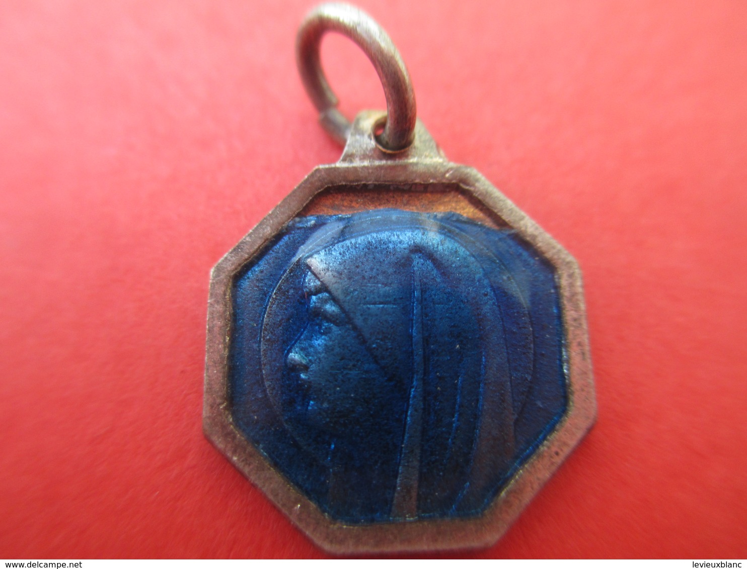 Médaille Religieuse Ancienne/Sainte Bernadette / Grotte De Lourdes./ Bronze émaillé Bleu/vers 1920   CAN576 - Religion & Esotericism