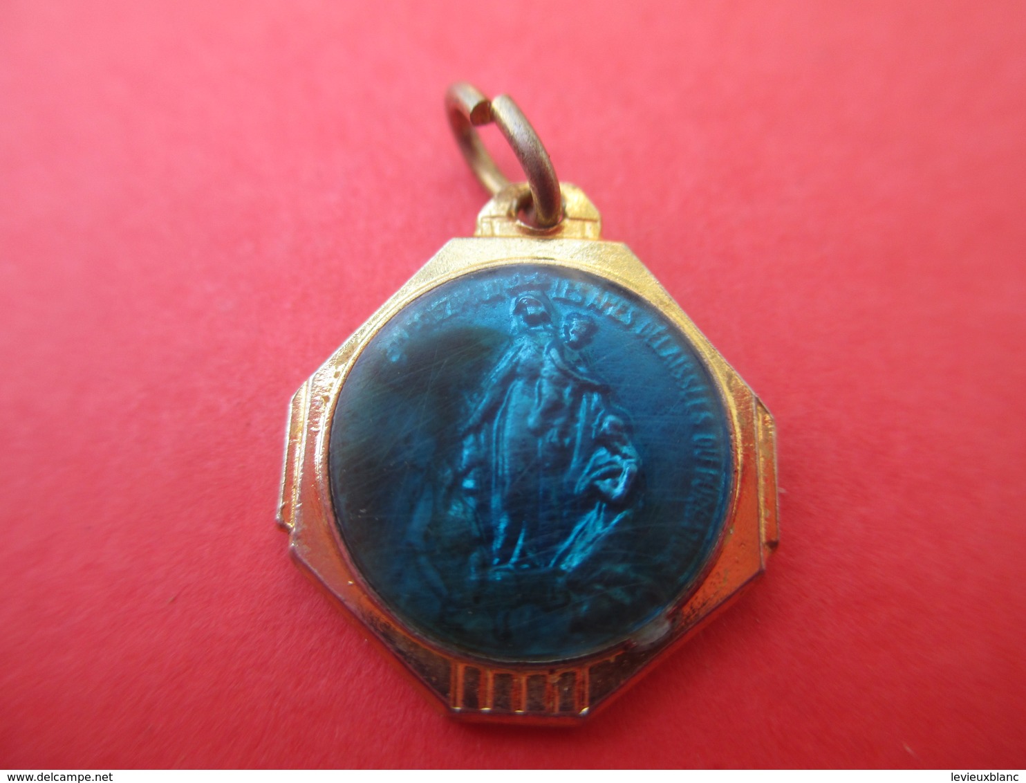 Médaille Religieuse Ancienne/Notre Dame De MONTLIGEON / Basilique/ Métal Doré émaillé Bleu/vers 1920   CAN578 - Religion & Esotérisme