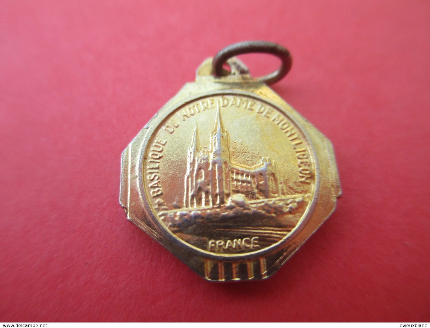 Médaille Religieuse Ancienne/Notre Dame De MONTLIGEON / Basilique/ Métal Doré émaillé Bleu/vers 1920   CAN578 - Religion & Esotericism