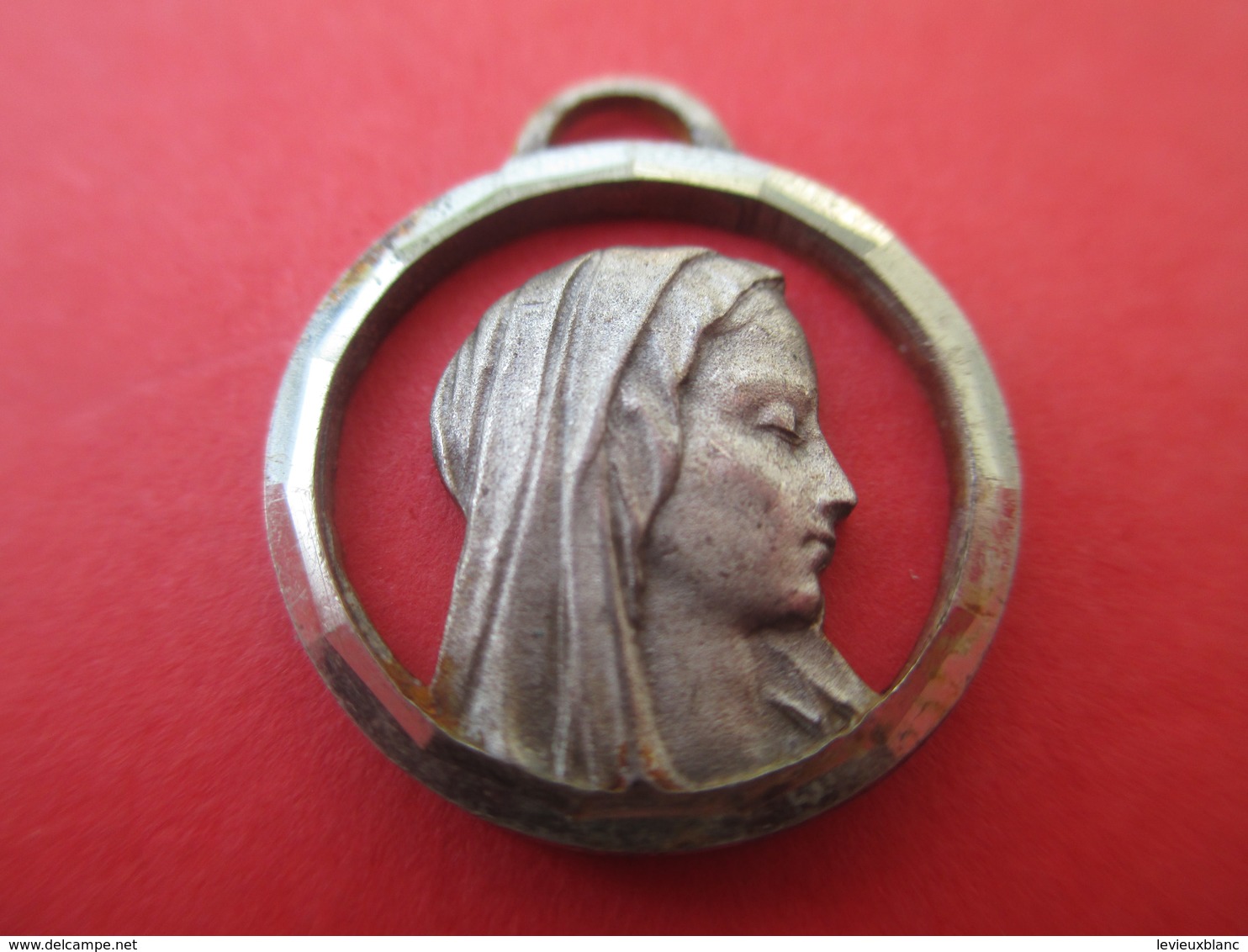 Médaille Religieuse Ancienne/Sainte Bernadette/Grotte De Lourdes/Bronze Nickelé Découpé Et Biseauté / Vers 1920   CAN578 - Religion & Esotericism