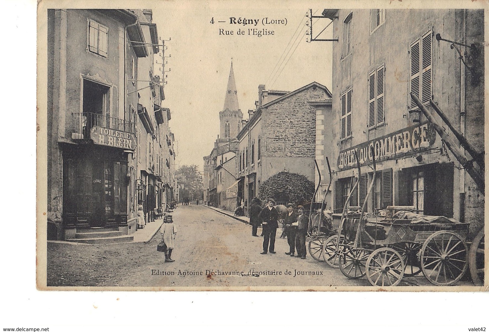 42 ENVIRONS DE ROANNE  REGNY RUE DE L EGLISE ( Animation Hôtel Du Commerce Et Toilerie H. Blein ) - Autres & Non Classés