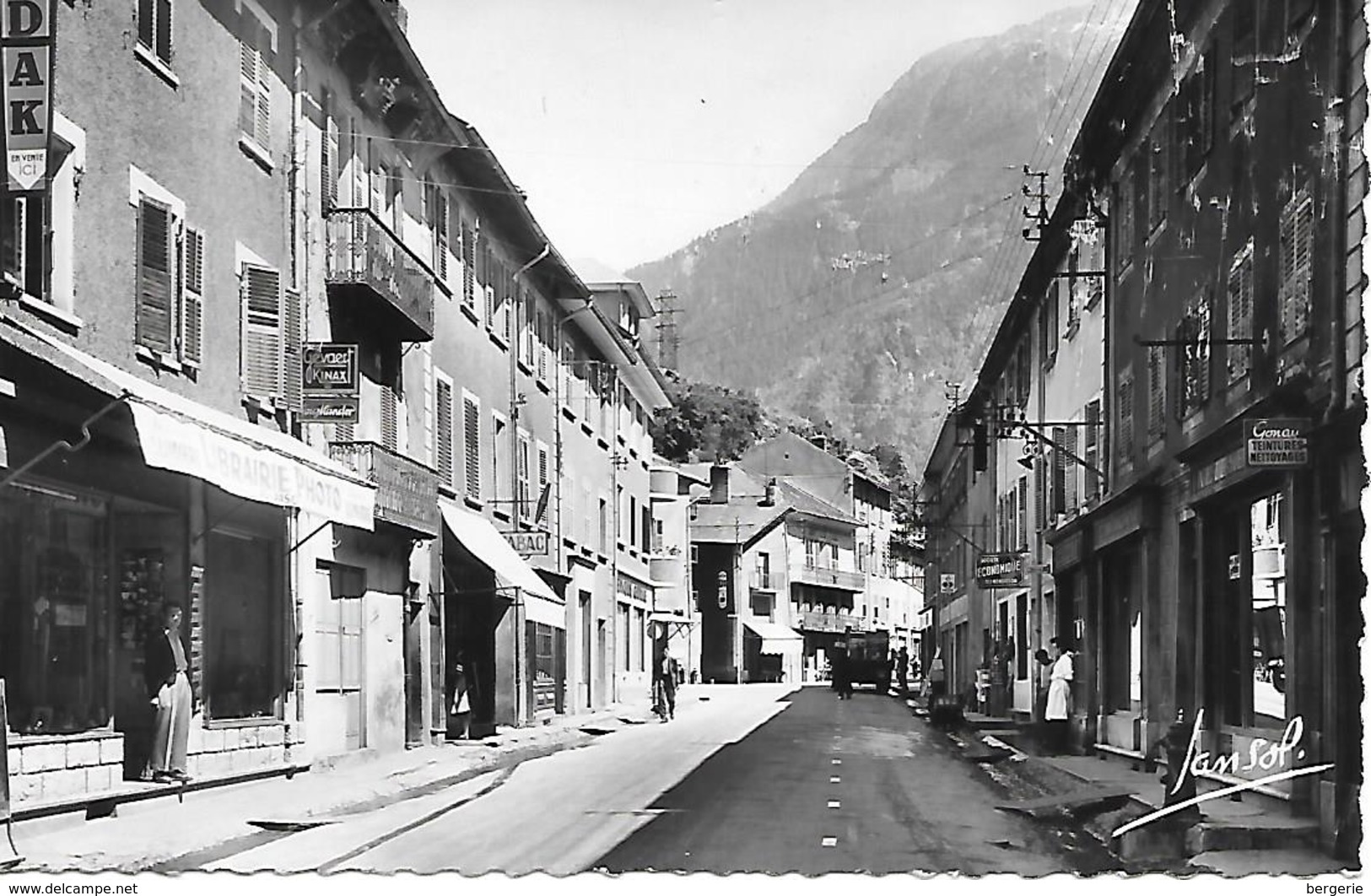 12 / 32   Cpsm    9X14     73     Saint-michel De Maurienne   Rue Général Férrié - Saint Michel De Maurienne