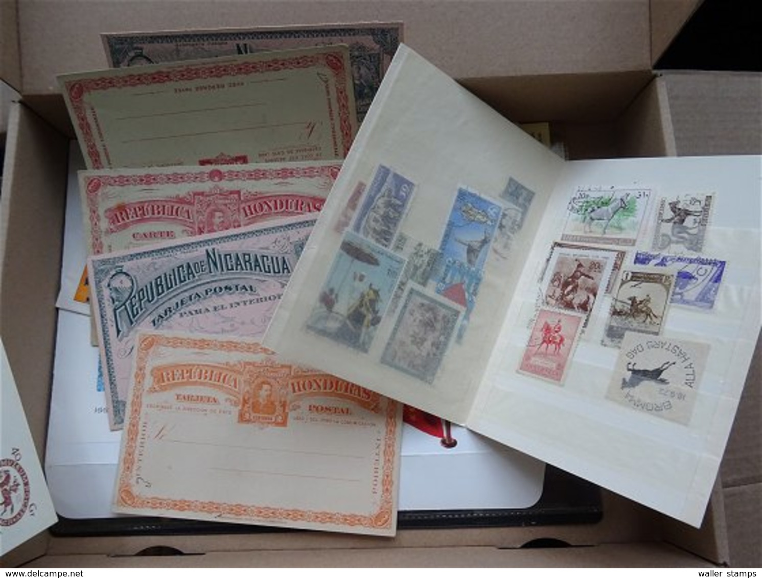 Lot With World Stamps In Albums FREE SCHIPPING IN THE EUROPEAN UNION