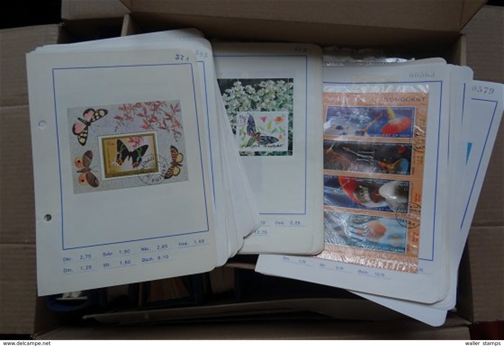 Lot With World Stamps In Albums FREE SCHIPPING IN THE EUROPEAN UNION