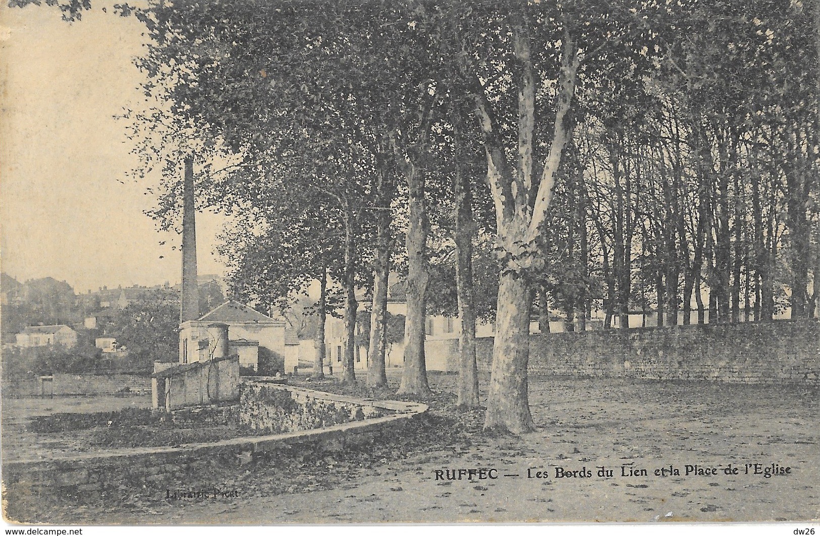 Ruffec (Charente) Les Bords Du Lien Et La Place De L'Eglise - Carte Non Circulée - Ruffec