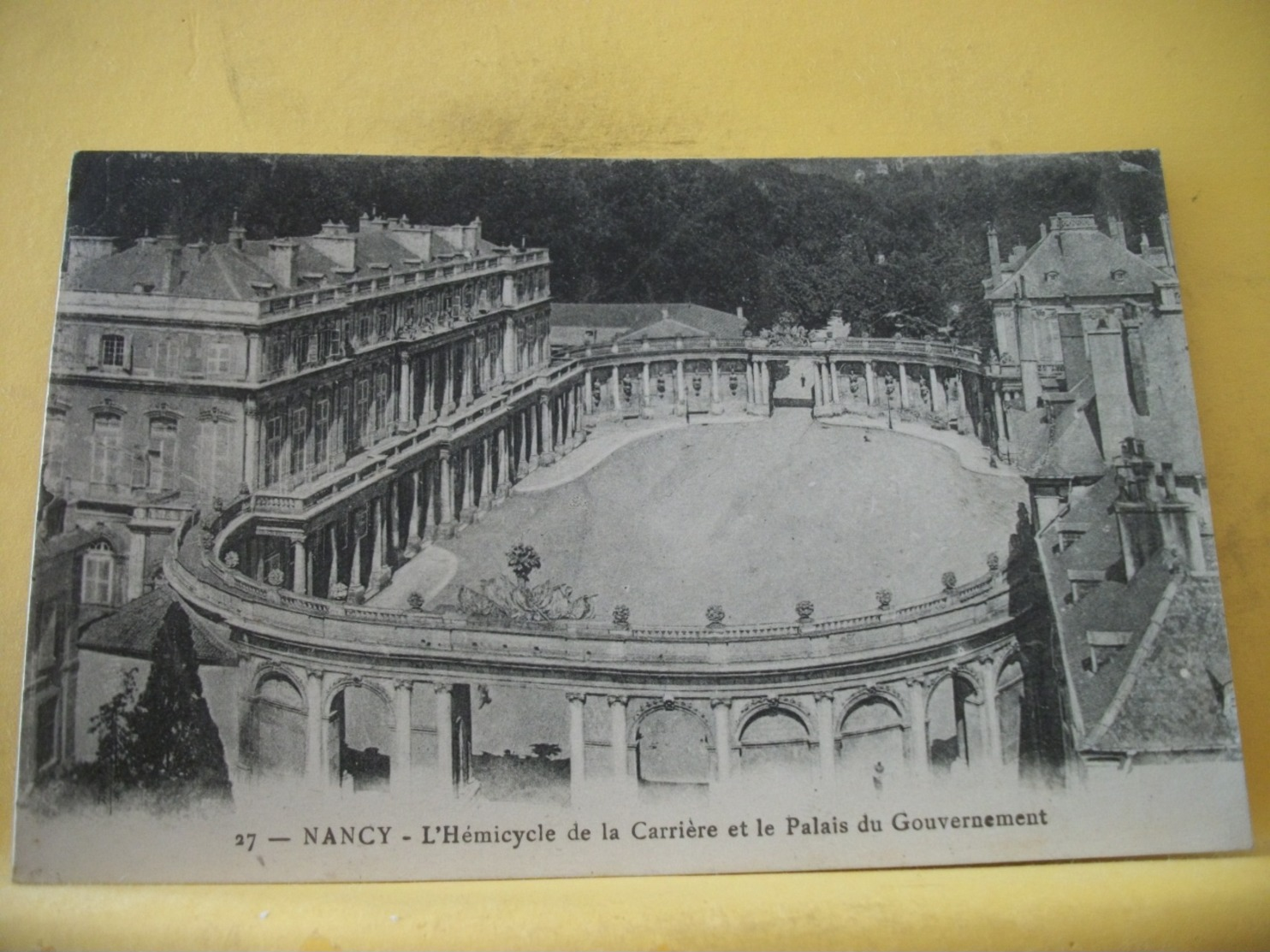 54 2333 CPA 1920 - VUE DIFFERENTE N° 1 - 54 NANCY. L'HEMICYCLE DE LA CARRIERE ET LE PALAIS DU GOUVERNEMENT - Nancy