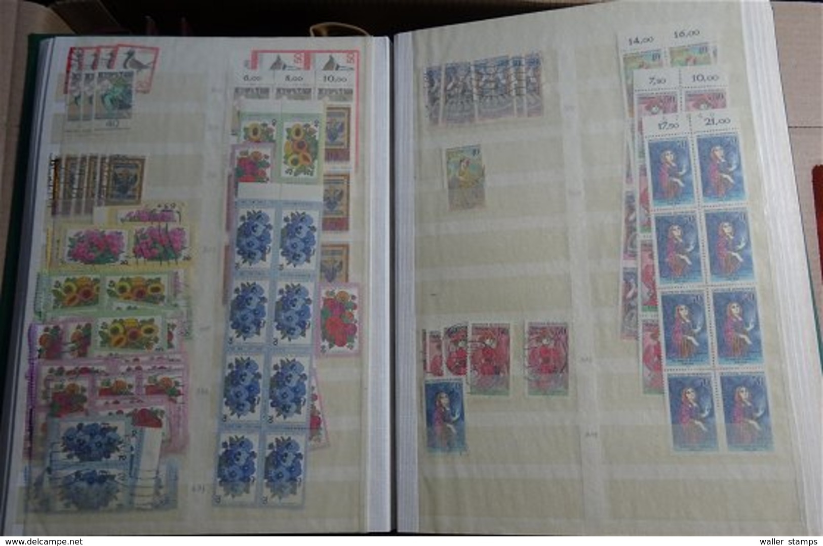 Lot With World Stamps In Albums FREE SCHIPPING IN THE EUROPEAN UNION