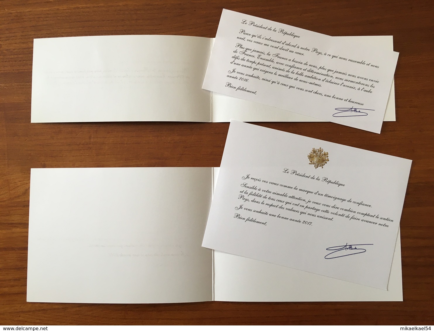 Lot De 2 CARTES De VOEUX Signées Par Le Président François Hollande Pour Les Voeux 2016 Et 2017 - TBE - Other & Unclassified