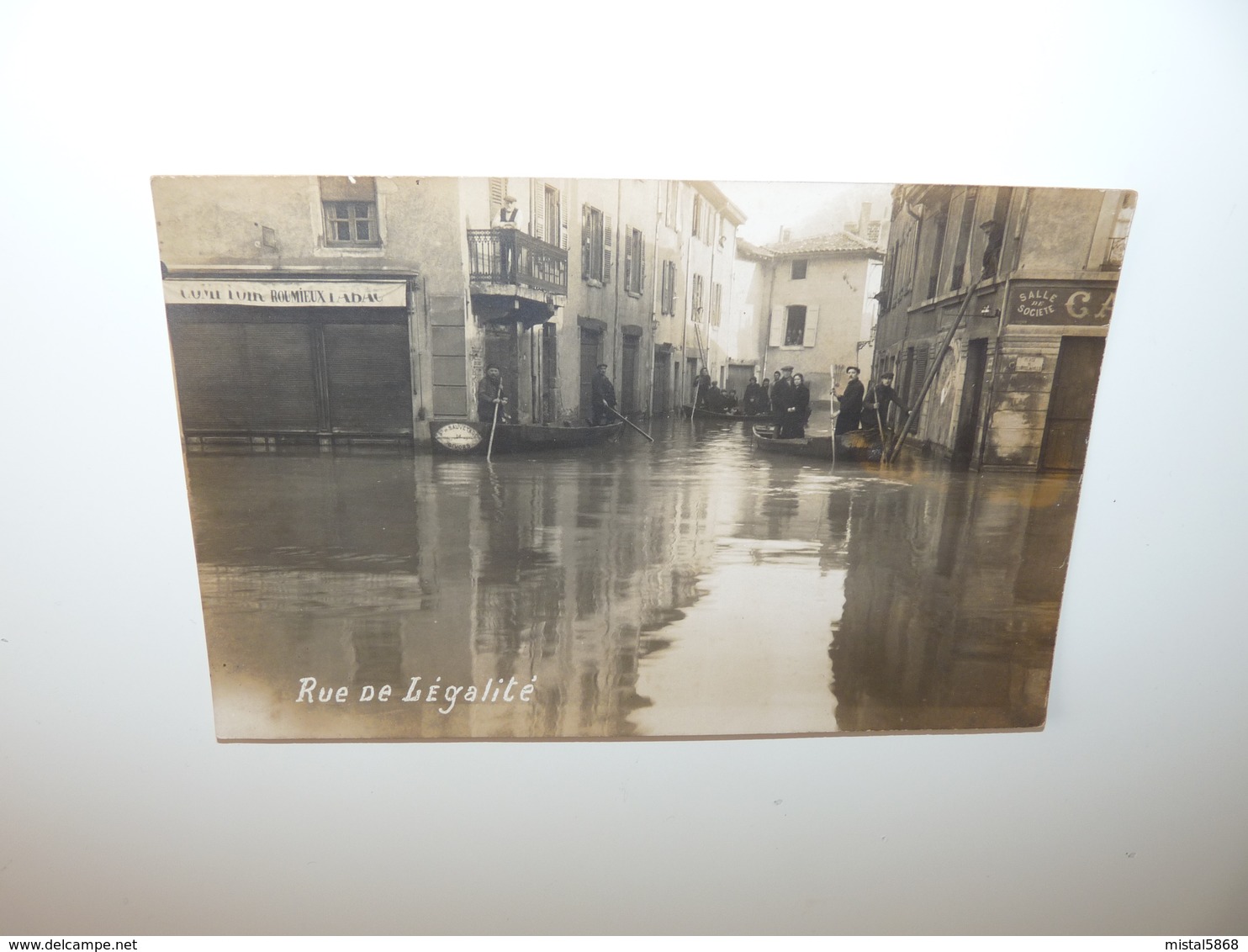 RHONE GIVORS CARTE PHOTO RUE DE L'EGALITE COMPTOIR ROUMIEUX AVEC SAUVETAGE DE GIVORS LORS DE L'INONDATION - Givors