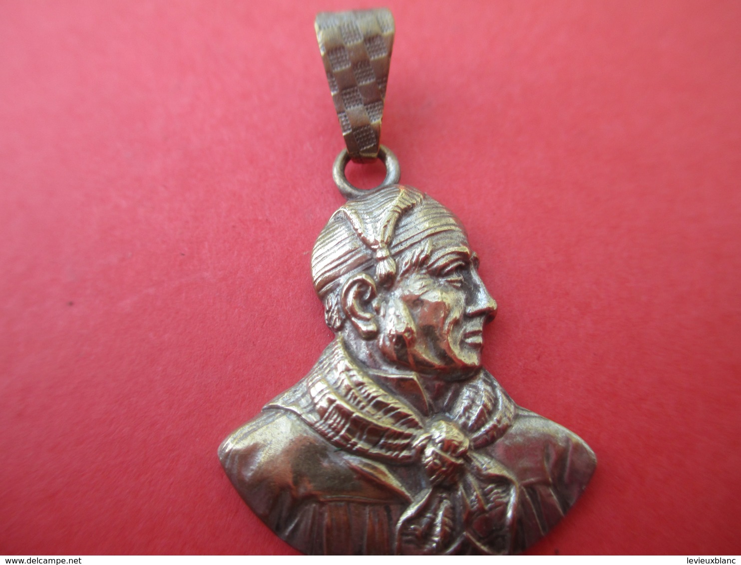 Petite Médaille Religieuse Ancienne ? /Tête De Meunier/Bronze Nickelé/Début XXéme  CAN591 - Religion & Esotericism