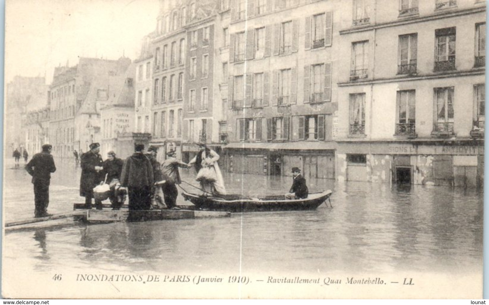 75 PARIS 15ème- Inondations - Ravitaillement Quai Montebello  (la Ligne Dans Le Milieu Est Un Défaut Scan) * - Arrondissement: 15