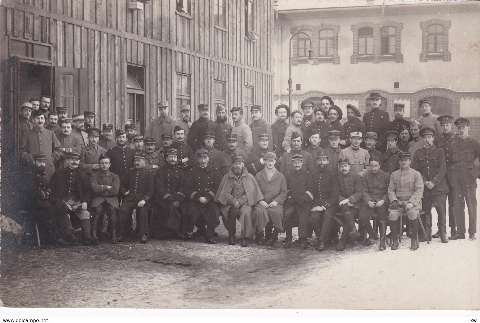 MILITARIA - GUERRE 1914-18 - POLOGNE - NEISSE - Officiers Au Camp De Détention De Neisse Le 25 Janvier 1916 - Guerre 1914-18